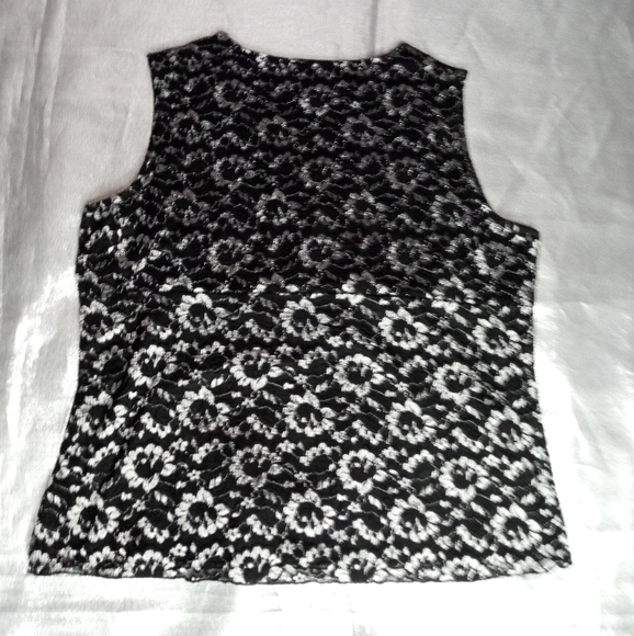 Amanda Smith Lace Top - Picture 4 of 7